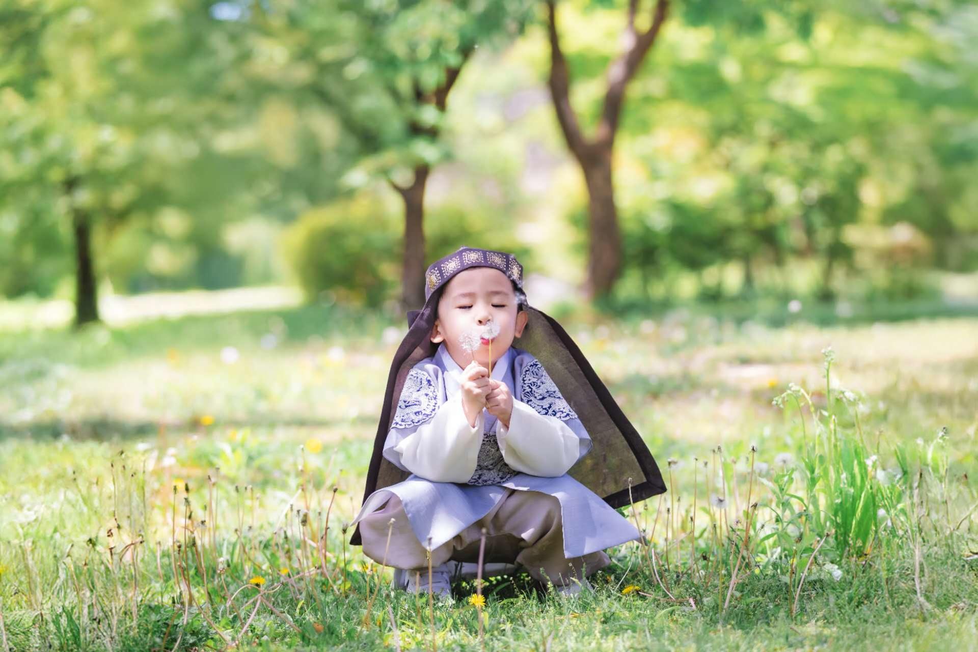 Hanbok Experience with Photographer at Gyeongbokgung - Thumbnail 5