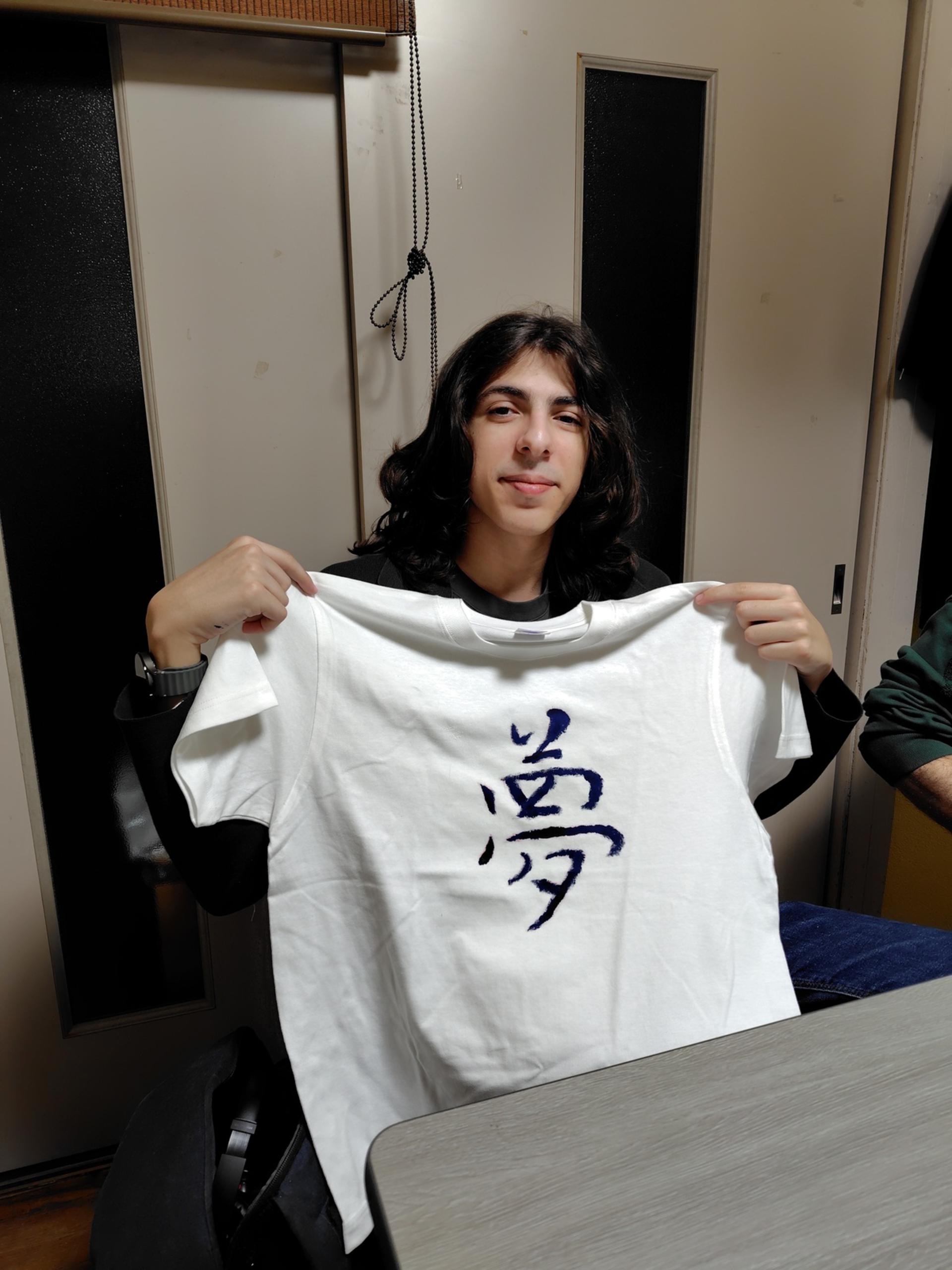 [Tokyo EdoHakuyo]: Kanji T-Shirt Painting & Okonomiyaki Making - Thumbnail 6