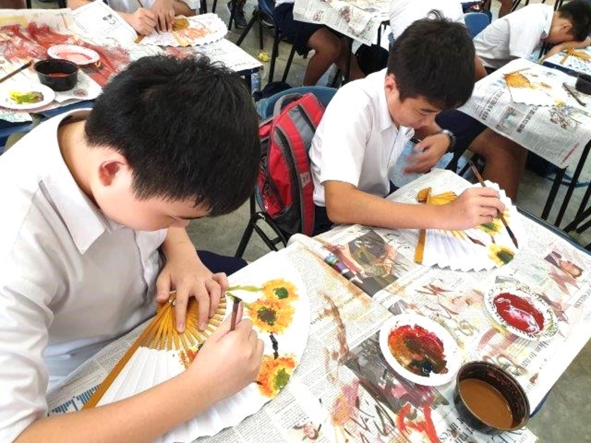Flowers & Birds Painting: An Introduction to Chinese Brush Art - Thumbnail 2