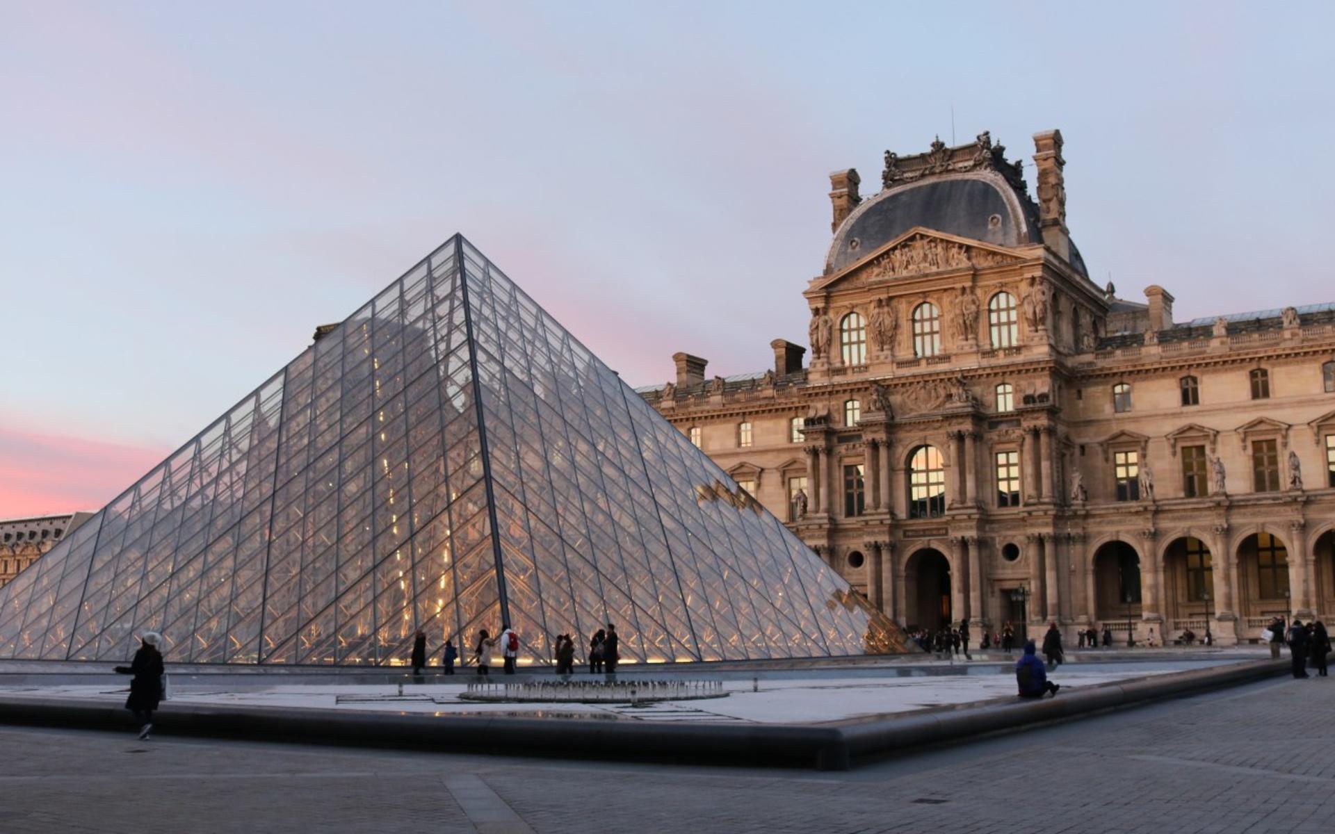 Paris in One Day Tour from Amsterdam  - Thumbnail 3