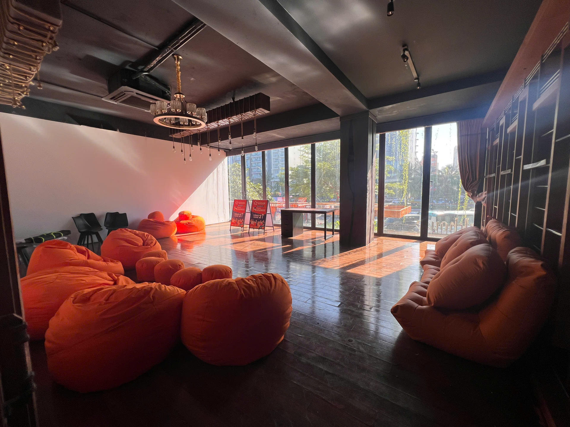 Klook Lounge Da Nang: Beachfront Dining & Lounge Access - Thumbnail 20