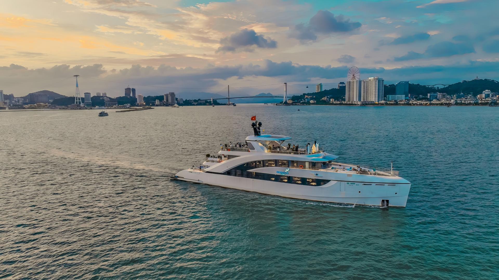 Sunset Dinner Experience of Ha Long Bay by Saquila Yacht