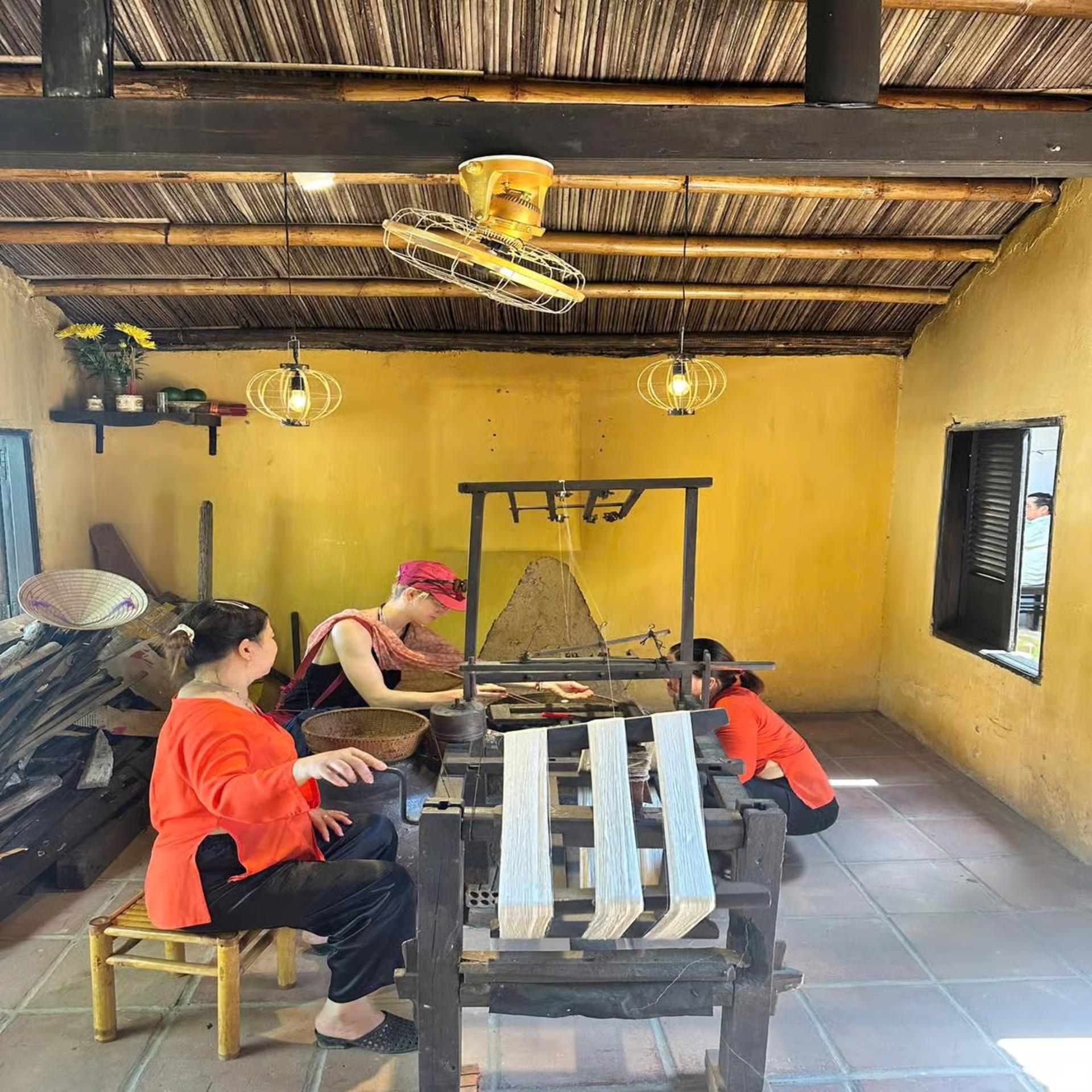 Silk Weaving Discovery In Hoi An Silk Village - Thumbnail 6