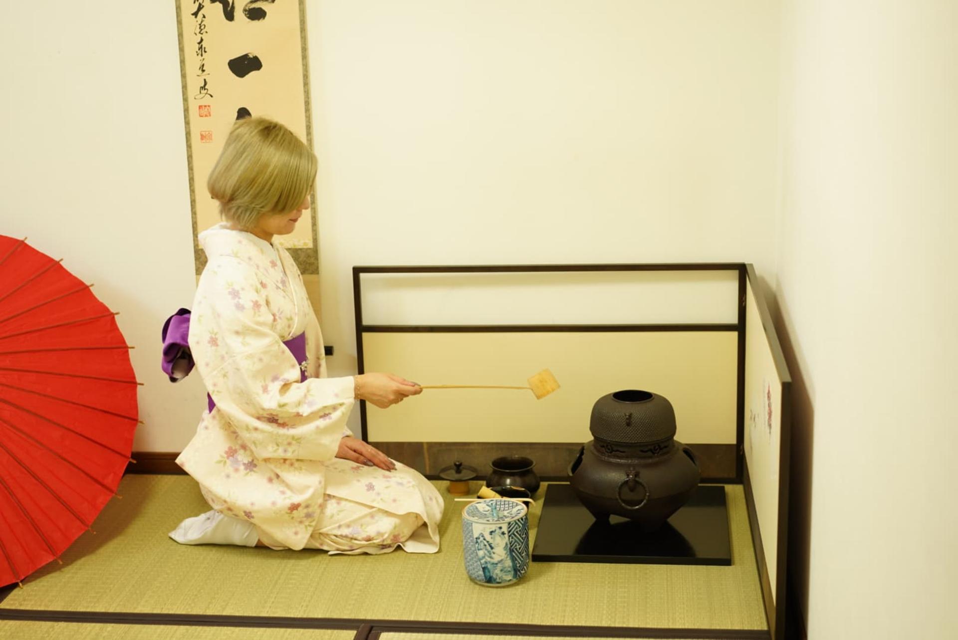 Kyoto Tea Ceremony & Matcha Making: TIA Fushimi Inari Shop - Thumbnail 8
