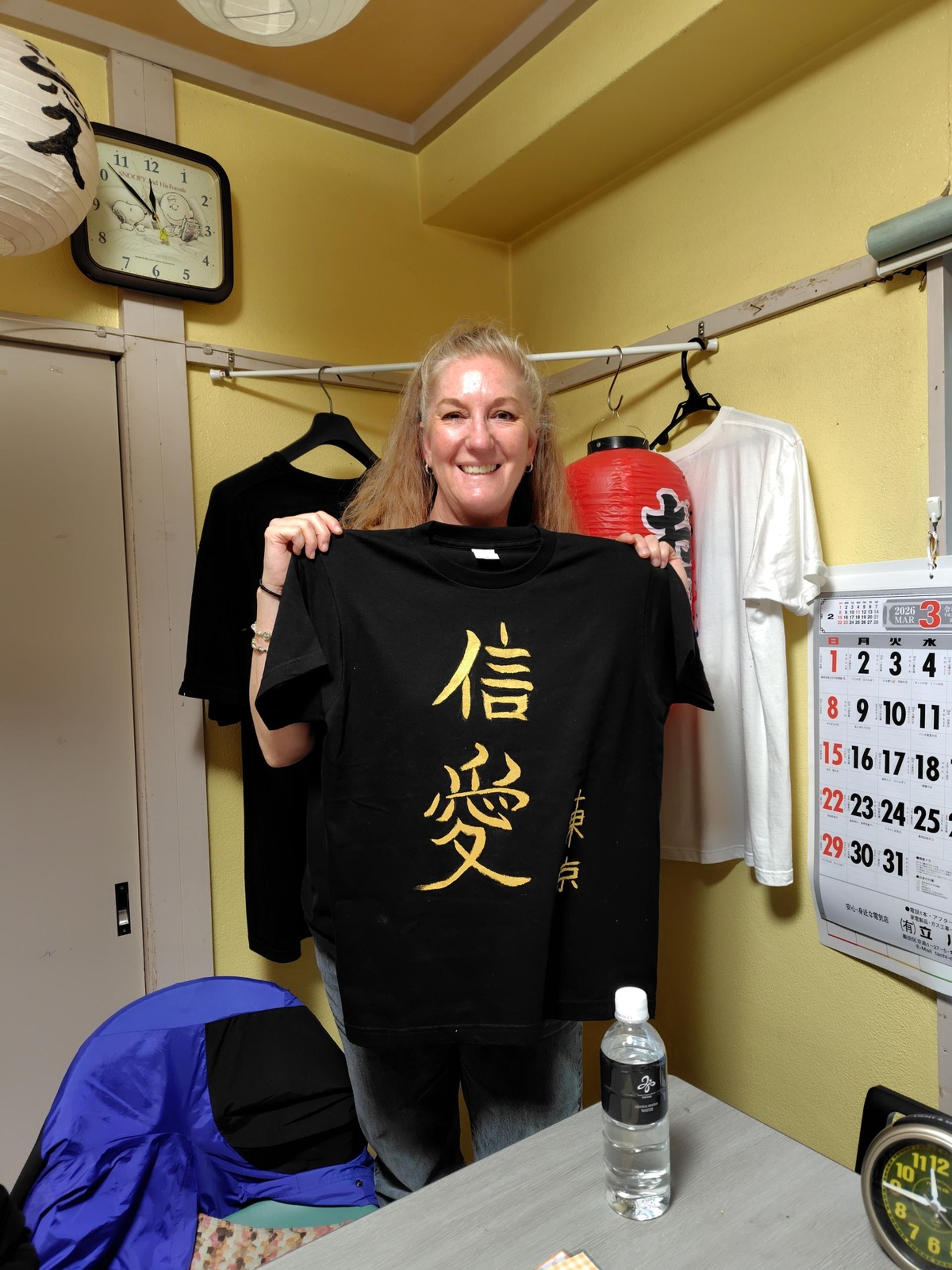 [Tokyo EdoHakuyo]: Kanji T-Shirt Painting & Okonomiyaki Making - Thumbnail 9