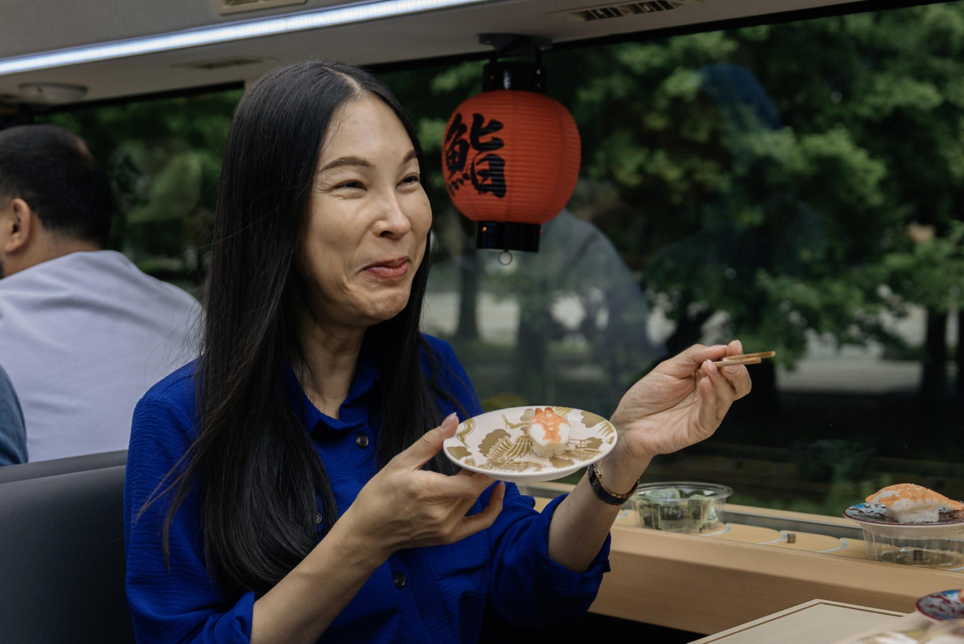 Tokyo: SUSHI BUS 1Hour Sightseeing Bus Tour with Conveyor-Belt Sushi - Thumbnail 13