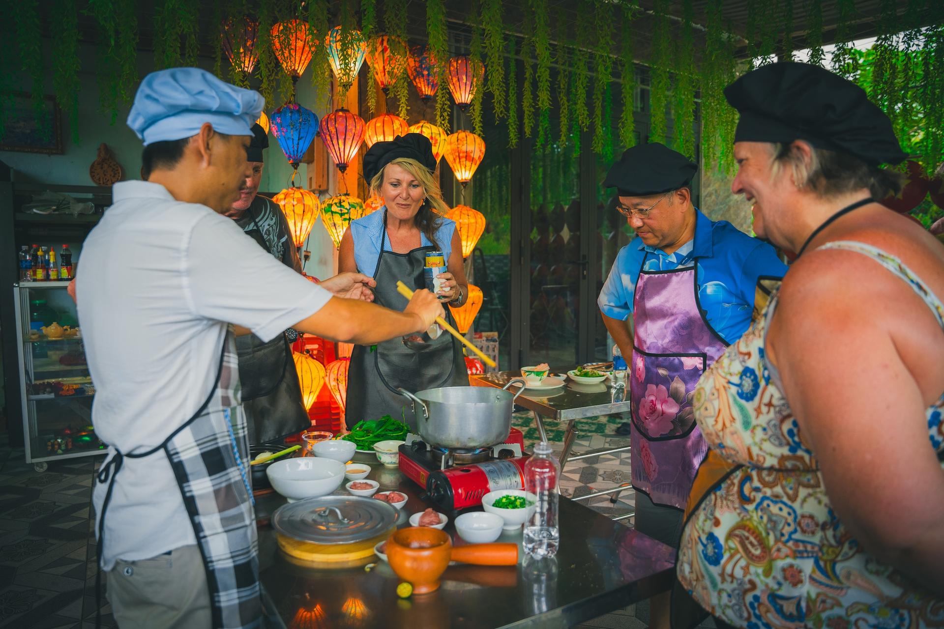 Hoi An Evening Street Food Tour with a Local Guide - Thumbnail 45