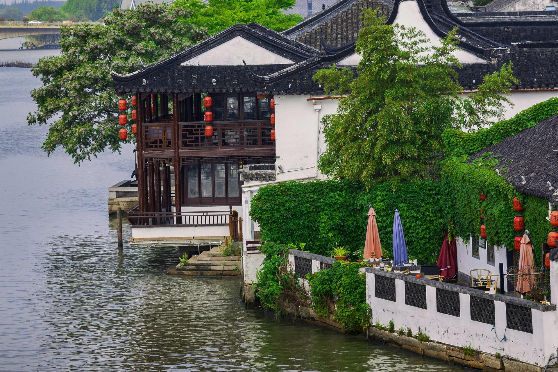 Shanghai Zhujiajiao + 1 of 3 City Attractions Private 1-Day Tour - Thumbnail 4