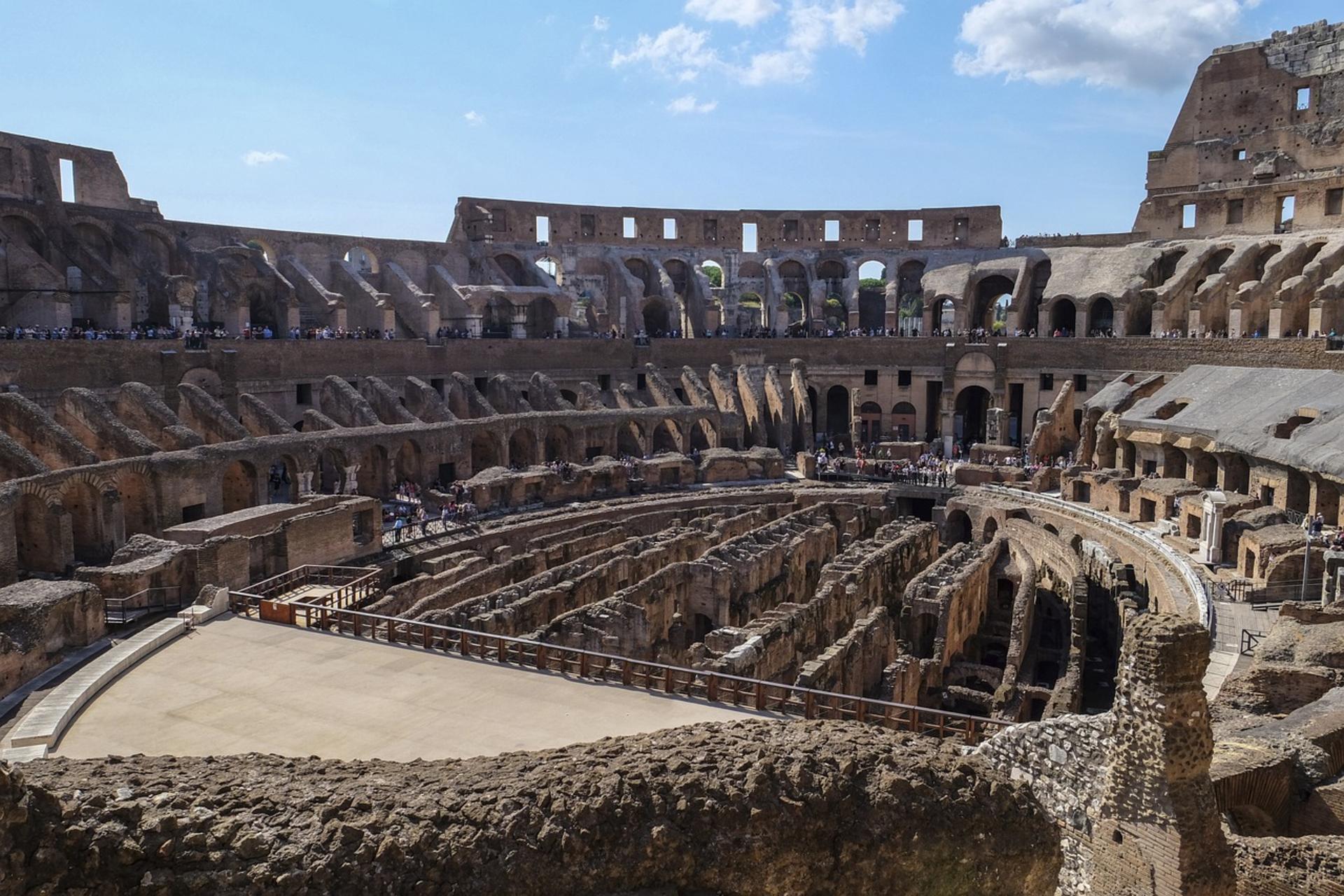 Colosseum, Roman Forum, and Palatine Hill Tour in Rome - Thumbnail 2