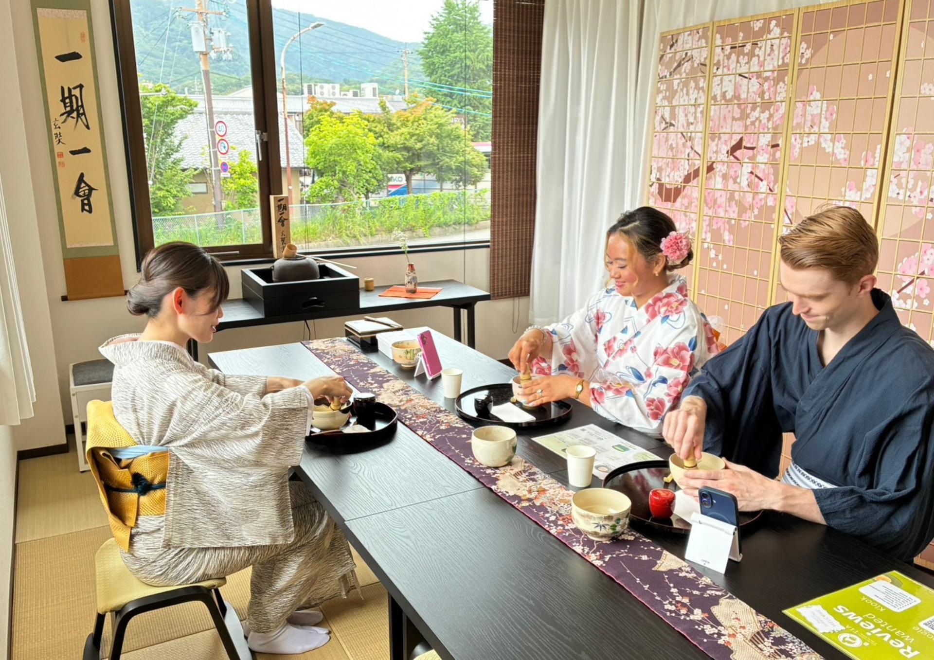 Kyoto Arashiyama Kimono Rental: 3-minute walk to Togetsukyo Bridge, includes women's hair set. Kyoto Aiwafuku - Thumbnail 12