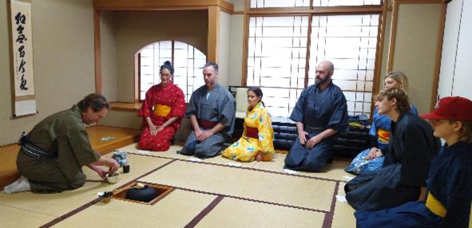 Experience an authentic tea ceremony in kimono (near Osaka Castle) - Thumbnail 2