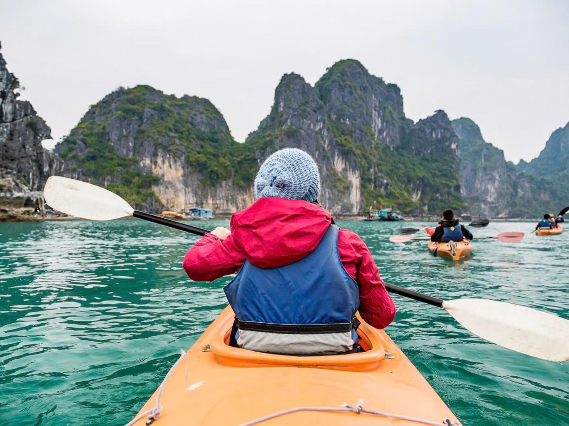 Cong Nghia Day Cruise: Ha Long Bay, Thien Cung with Japanese Guide - Thumbnail 5