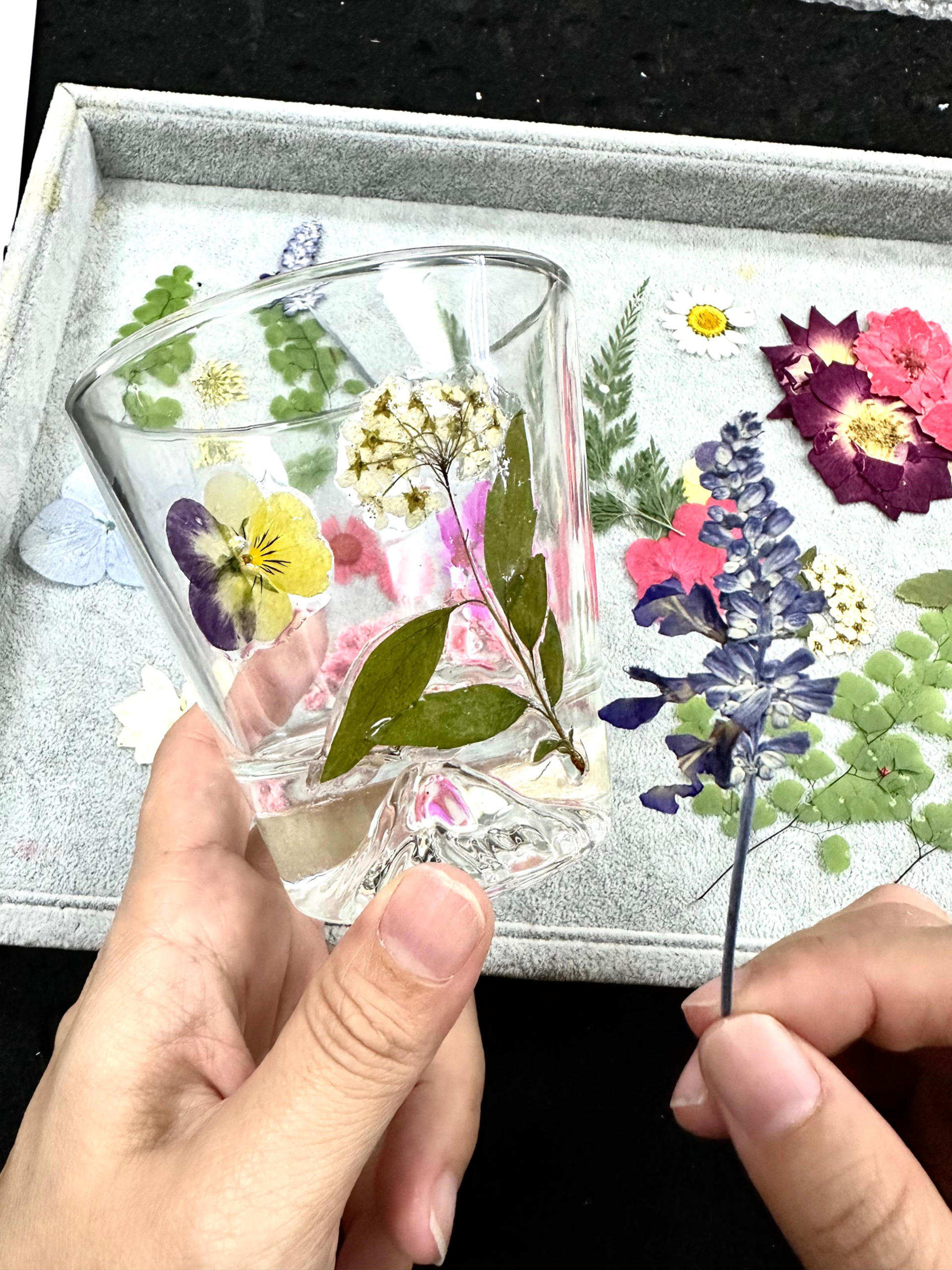 Bing Shu Lab | Pressed Flower Art Workshop - Thumbnail 9
