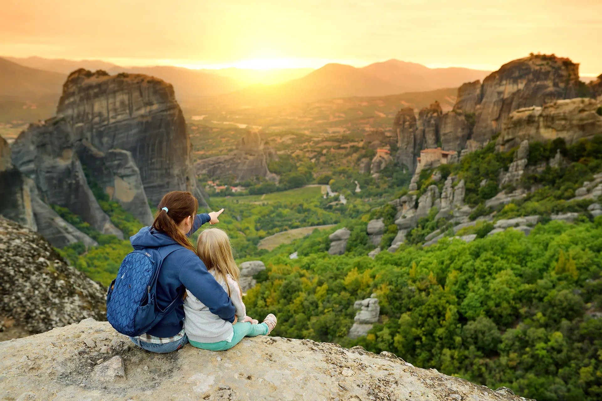 Midday monasteries and hidden caves bus tour in Meteora - Image 1