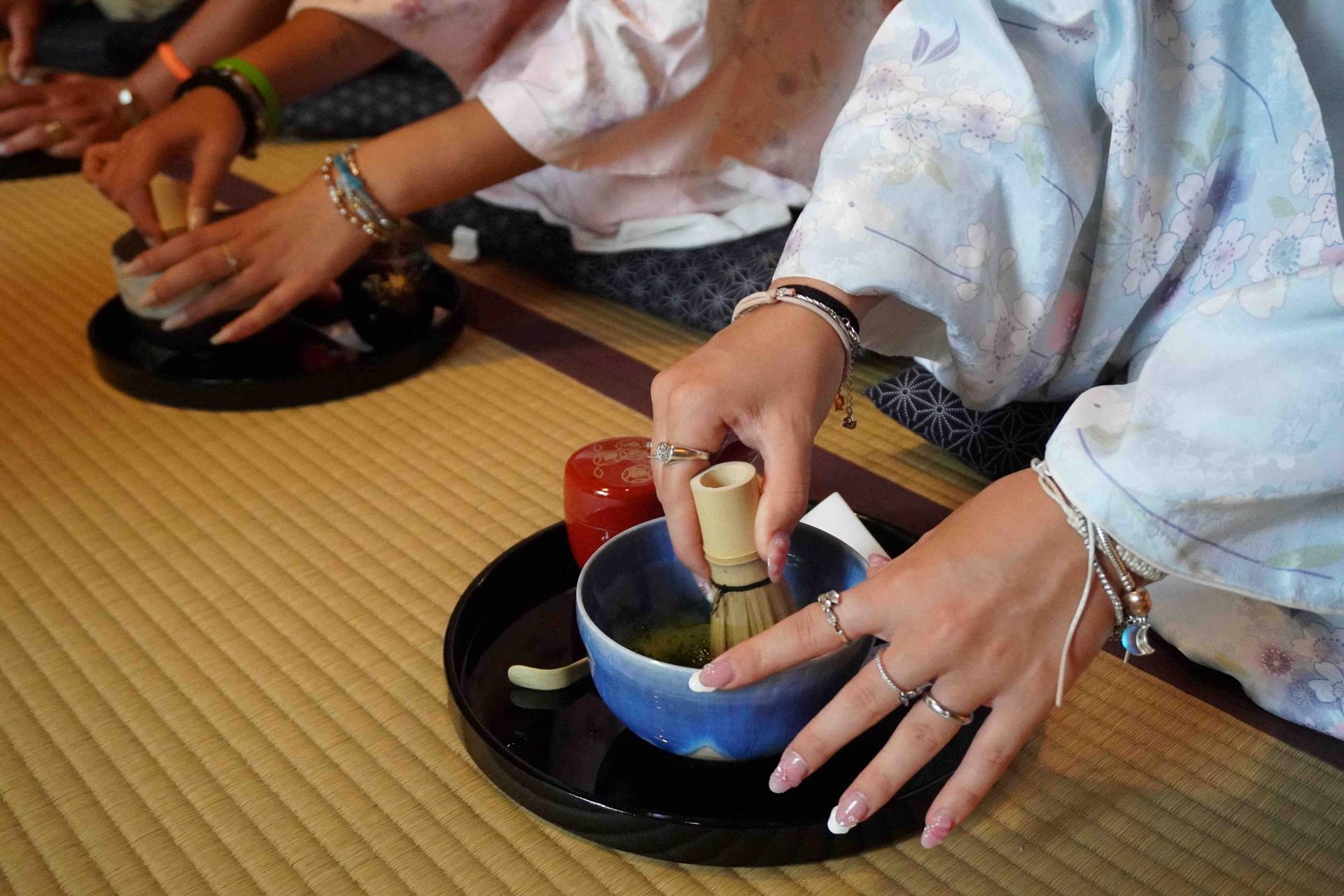 Authentic Tea Ceremony, Calligraphy in Kyoto with River View - Thumbnail 5