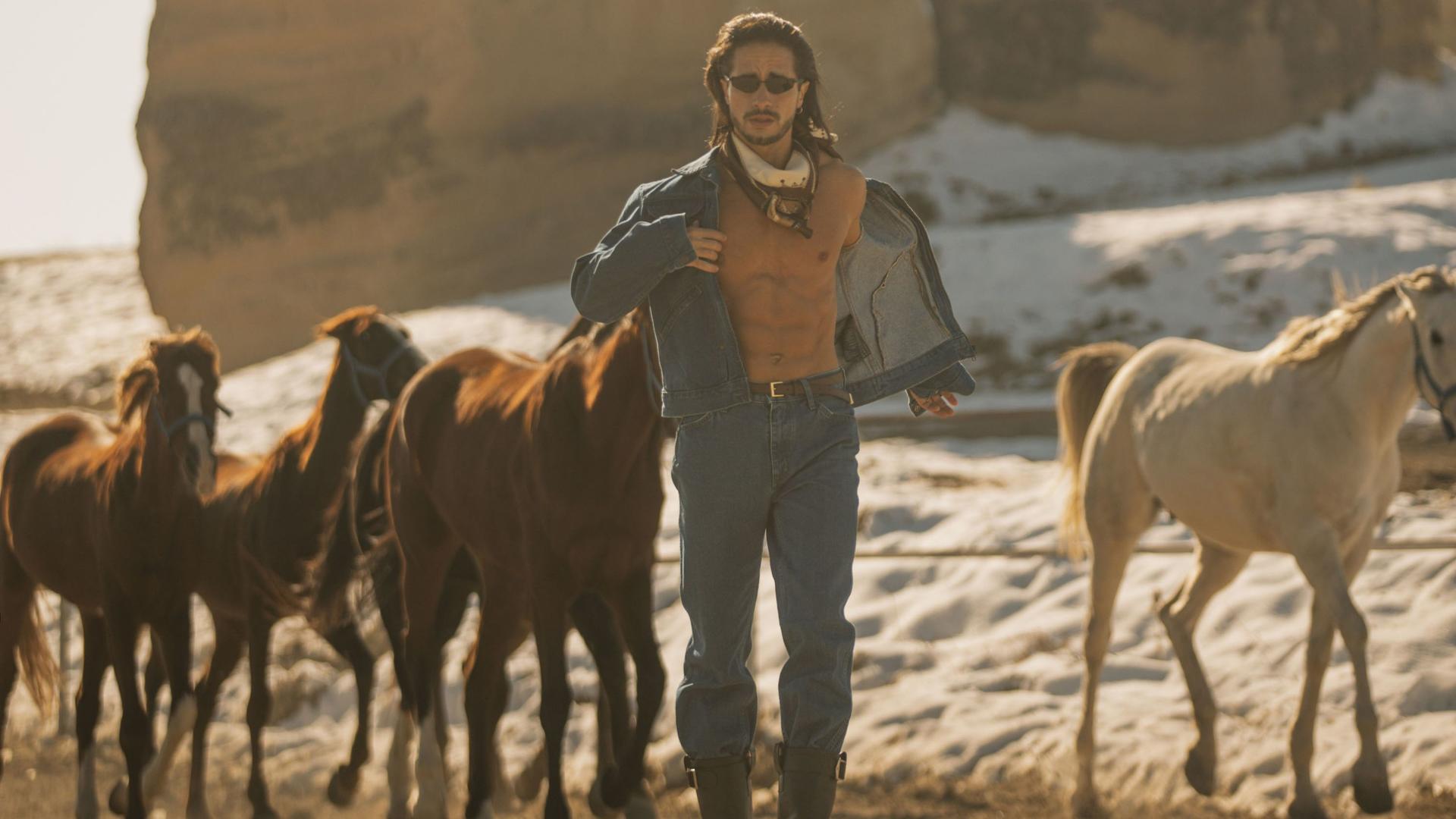 Professional photoshoot with running horses in Cappadocia - Thumbnail 8