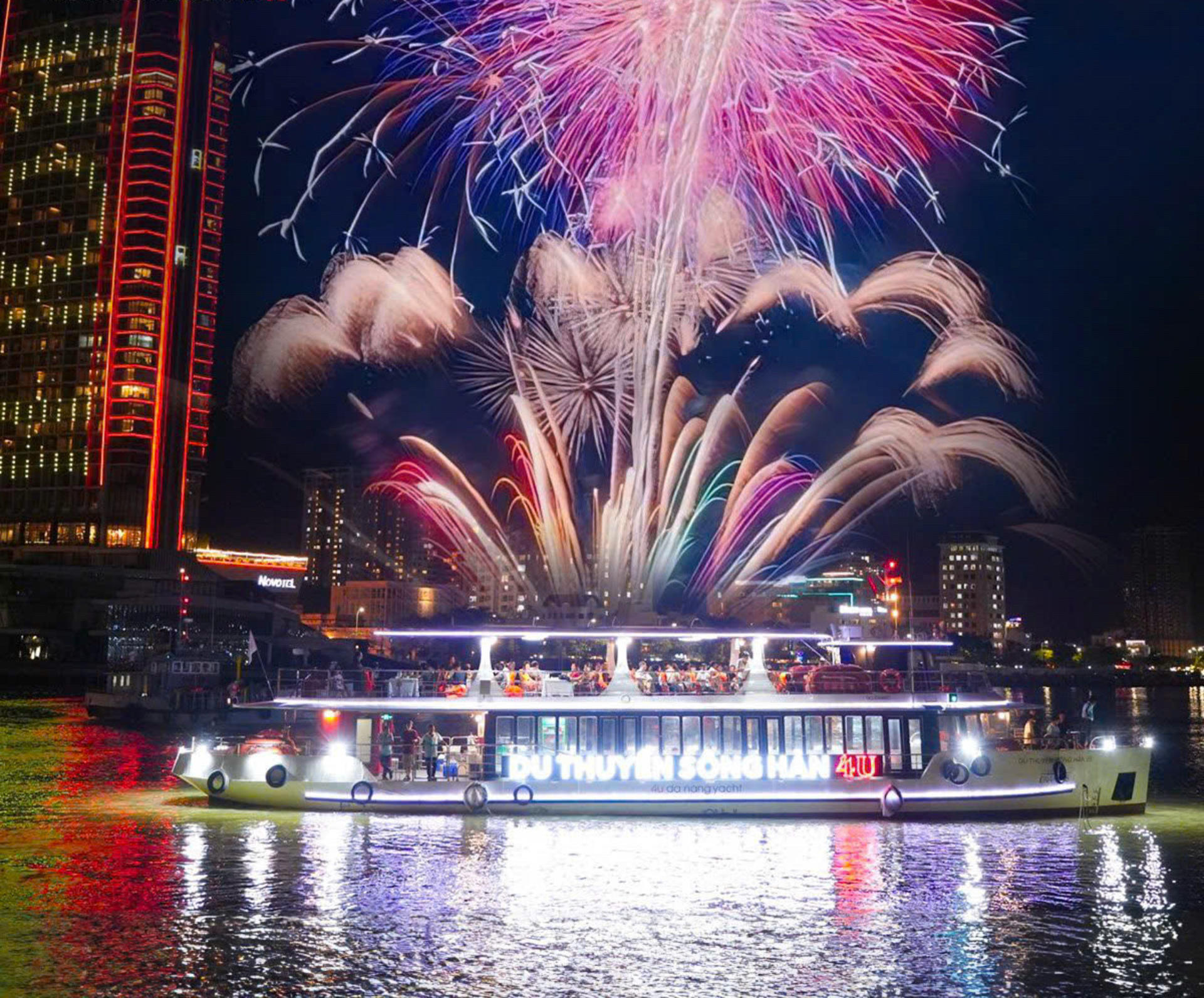 Han River Sightseeing and Dining Experience on 4U Cruise in Da Nang - Thumbnail 3