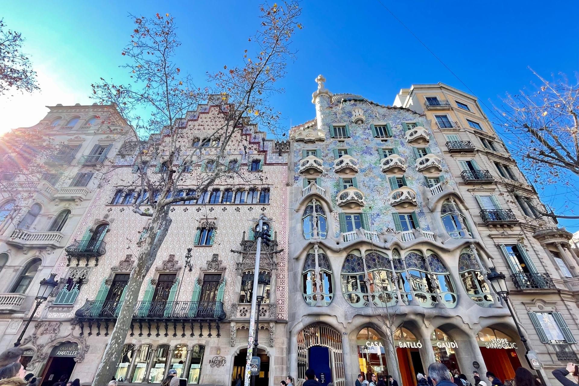 Barcelona 3-Hour Bike Tour: Gaudi Highlights & Top City Sights - Image 1