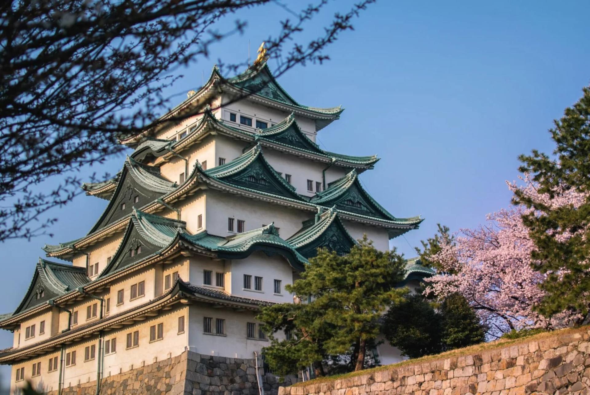 Guided Walk through Nagoya's Castle, Gardens, and Historic Estates - Thumbnail 2