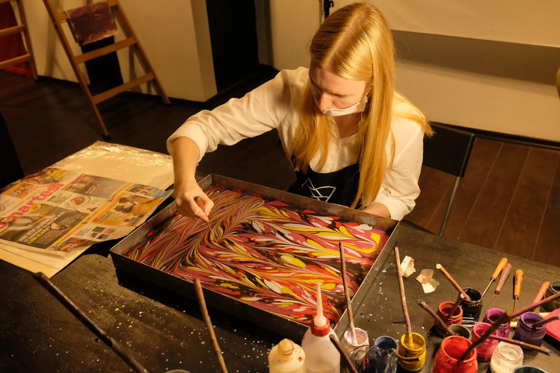 Istanbul: Traditional Ebru (Water Marbling) Workshop UNESCO Heritage - Thumbnail 3