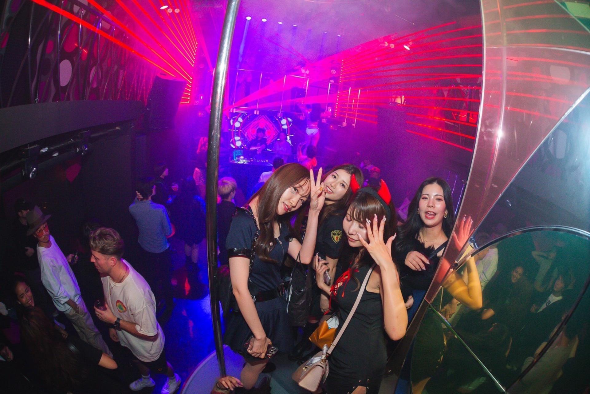 Osaka Shinsaibashi: CRAZY LAND by CHEVAL Nightclub Admission Ticket - Thumbnail 30
