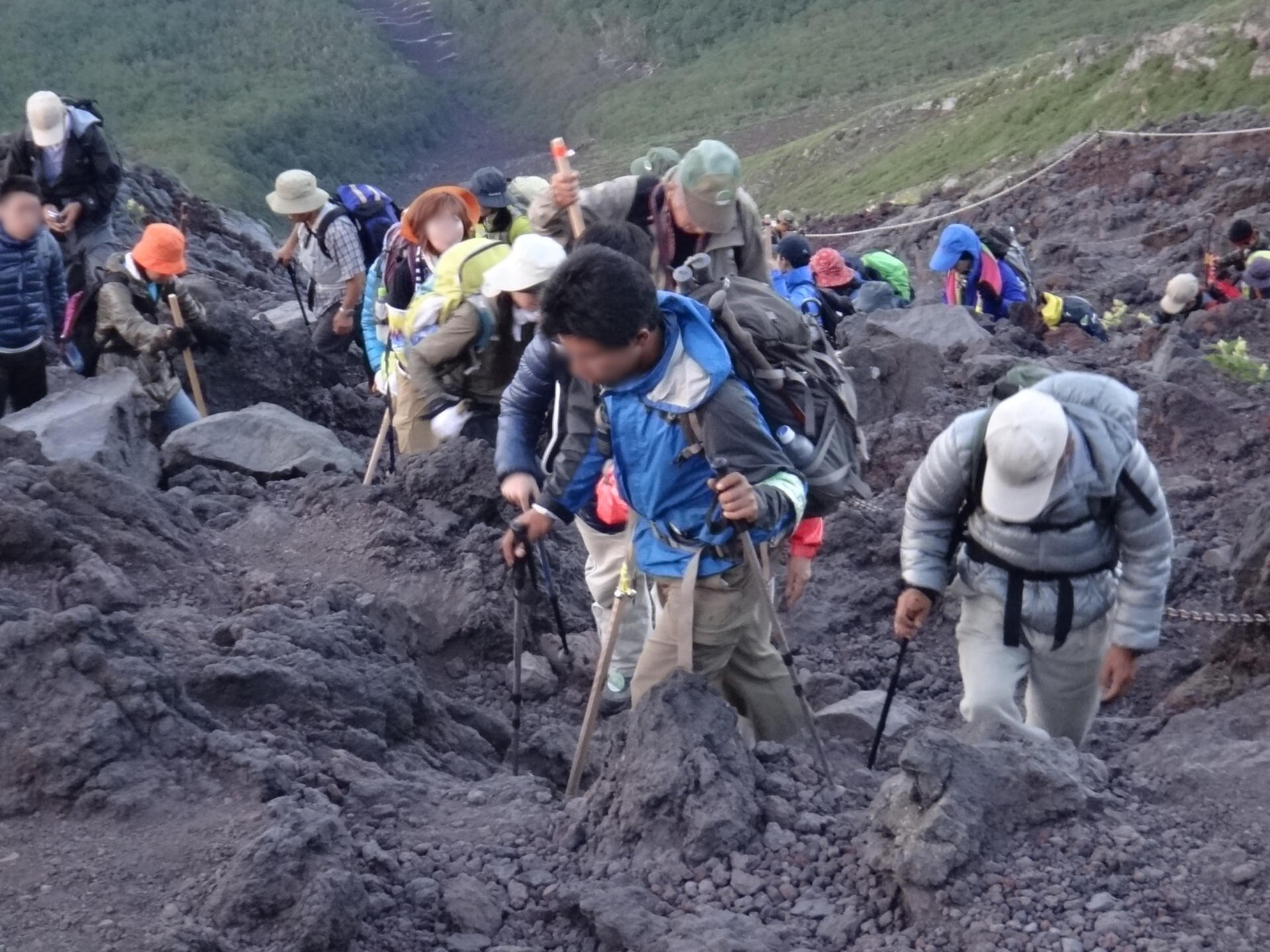 Mt.Fuji Climbing Tour 2-Day Guided, Hut stay, with HotSpring - Thumbnail 7