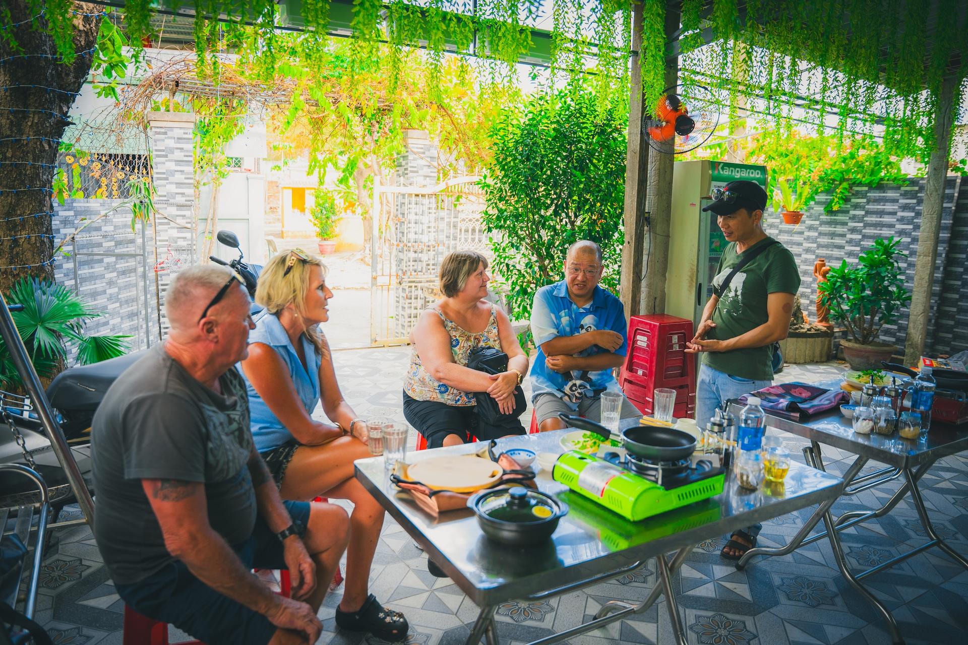 Hoi An Evening Street Food Tour with a Local Guide - Thumbnail 23