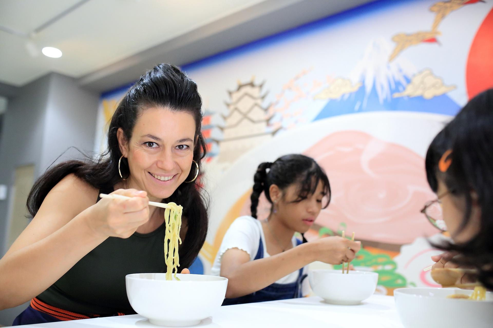 Ramen Making near Osaka Castle with Souvenir - Thumbnail 6