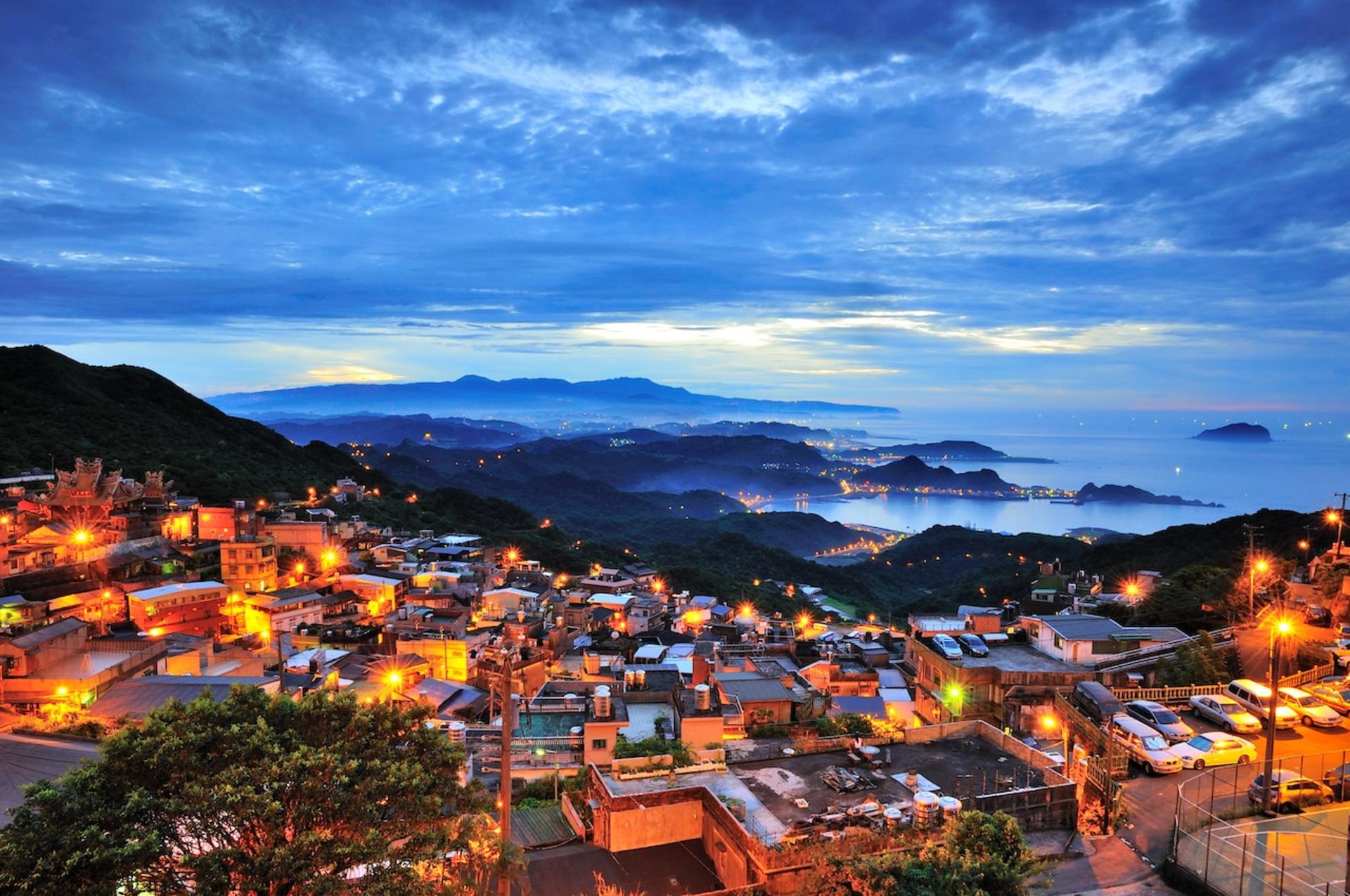 Taipei Small-Group Tour: Yehliu, Jiufen, Pingxi, Sky Lantern - Thumbnail 24