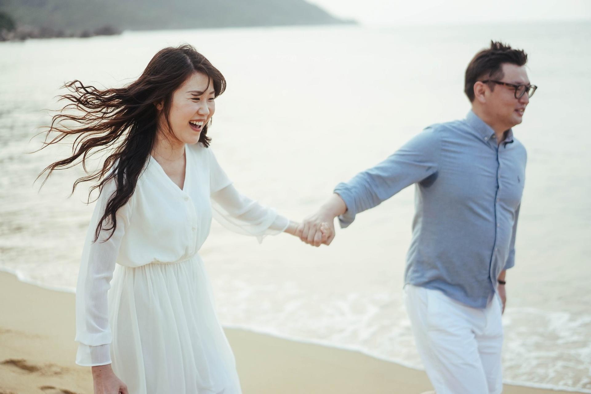 Da Nang: Beach Photoshoot with Professional Photographer - Thumbnail 7