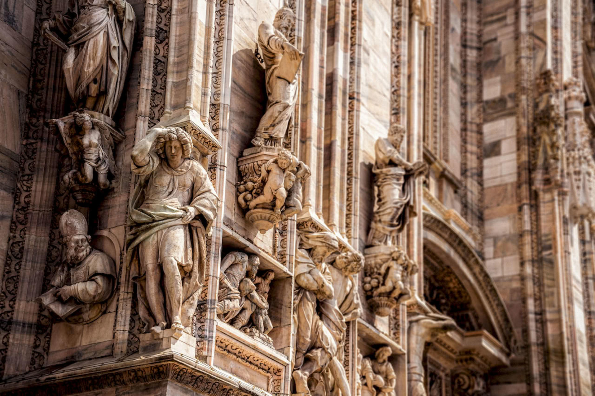 Milan Duomo Guided Tour with Rooftop Terrace Access - Thumbnail 2