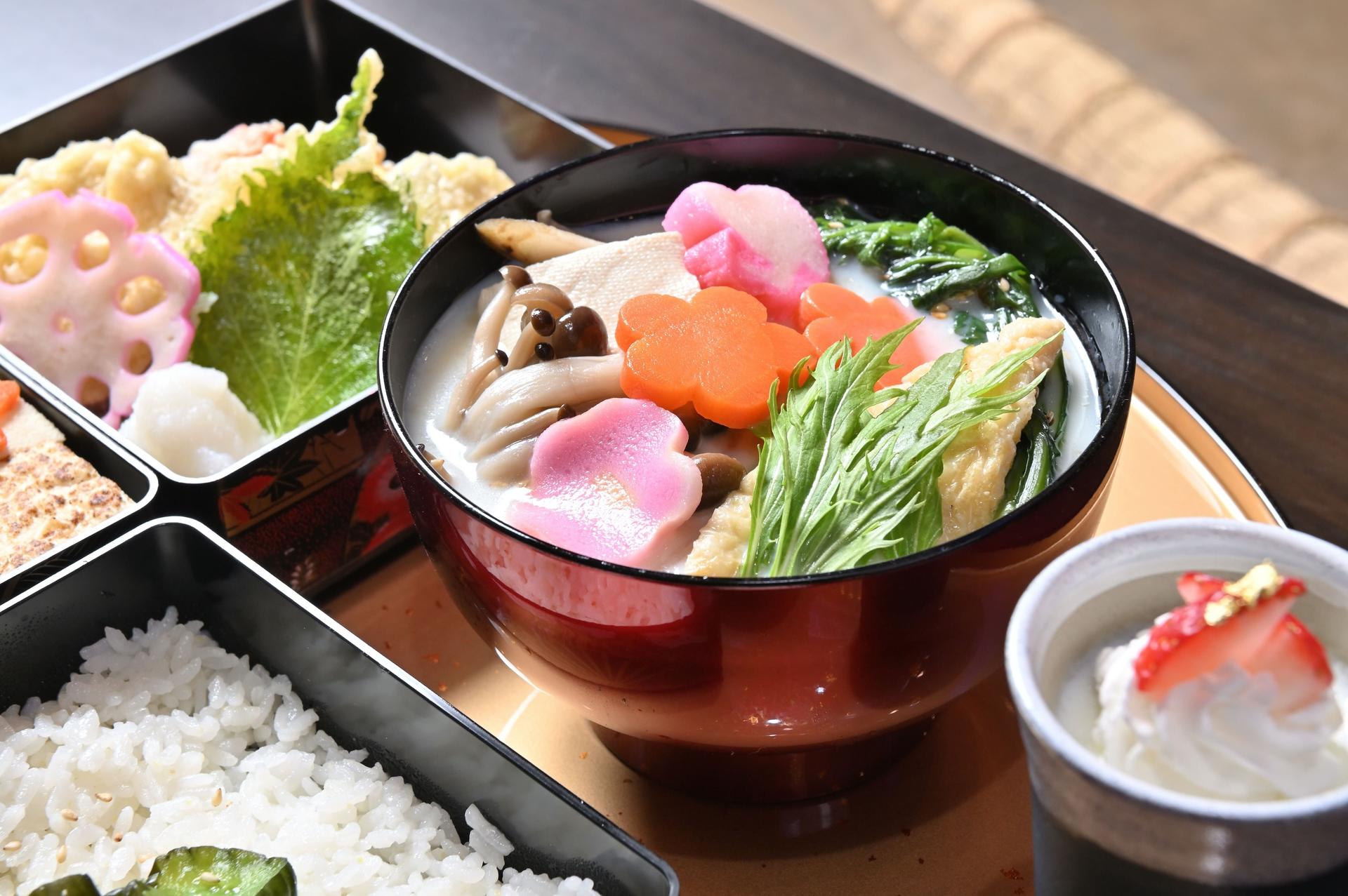 Asakusa Sumo Club ANNEX: Sumo Show with Deluxe Japanese Cuisine - Thumbnail 3