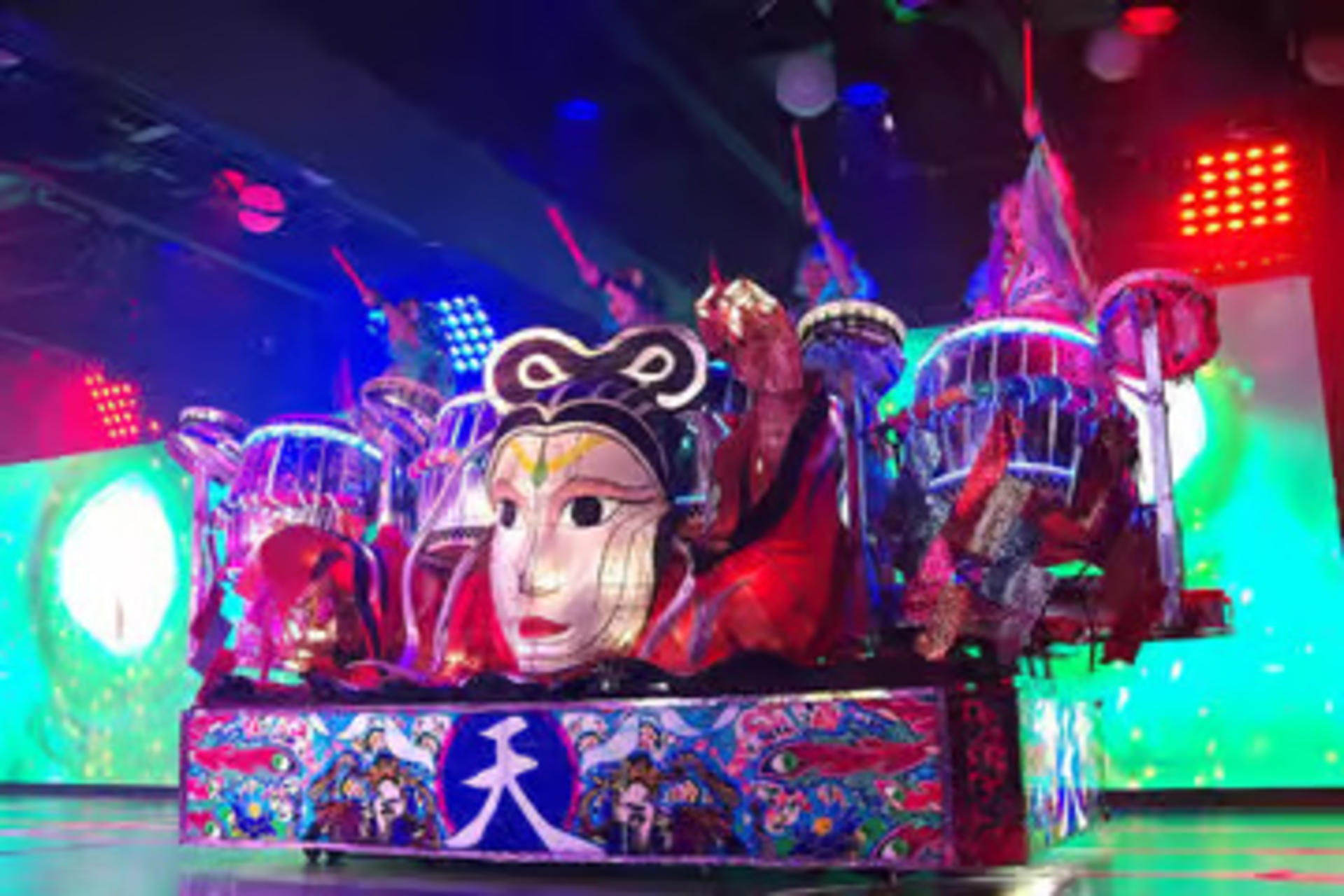 Tokyo: Samurai Show and Shinjuku Bar Hopping Tour - Thumbnail 2