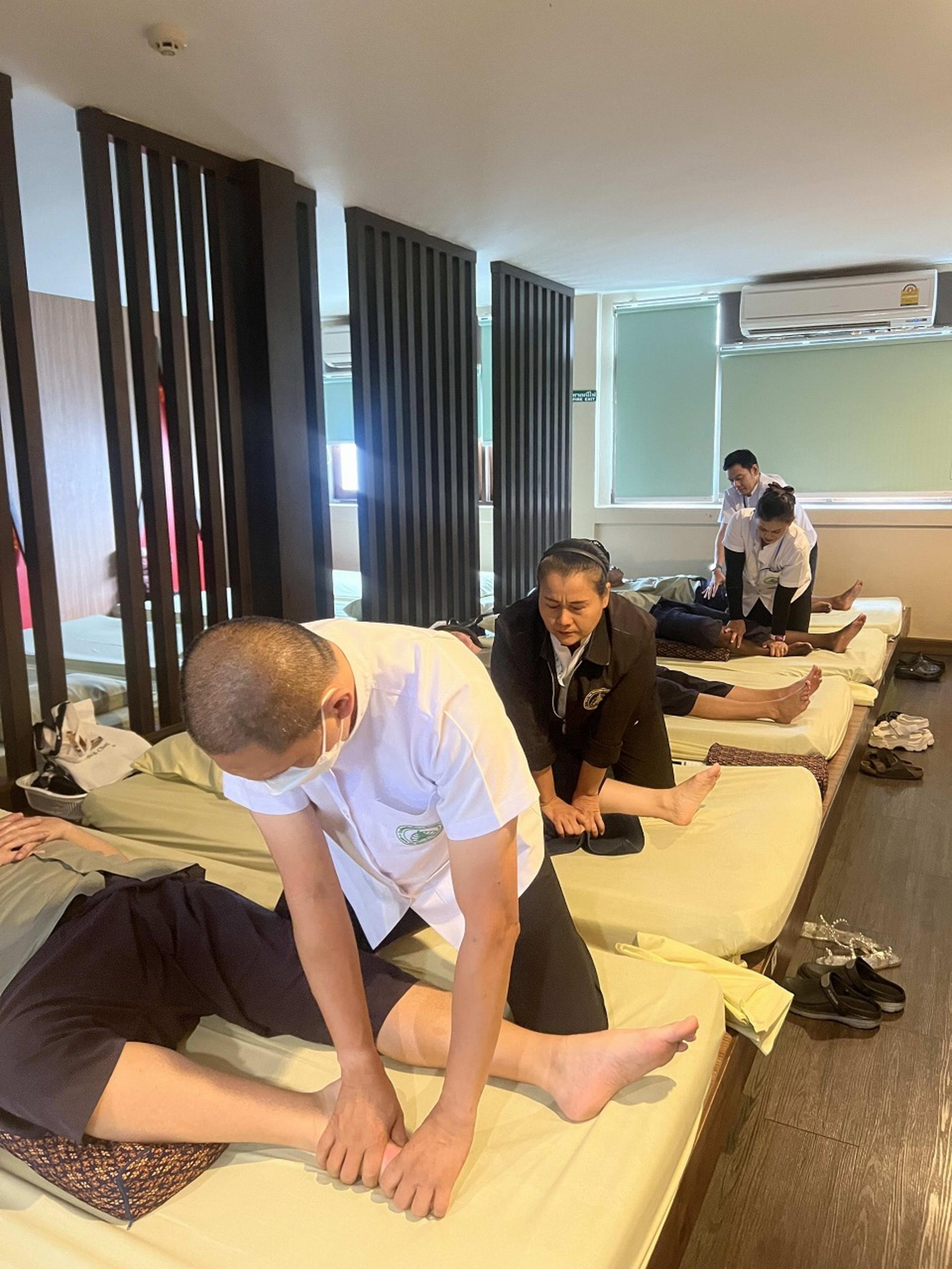 Wat Pho Thai Massage Experience: Master Thai Massage in a Class - Thumbnail 11