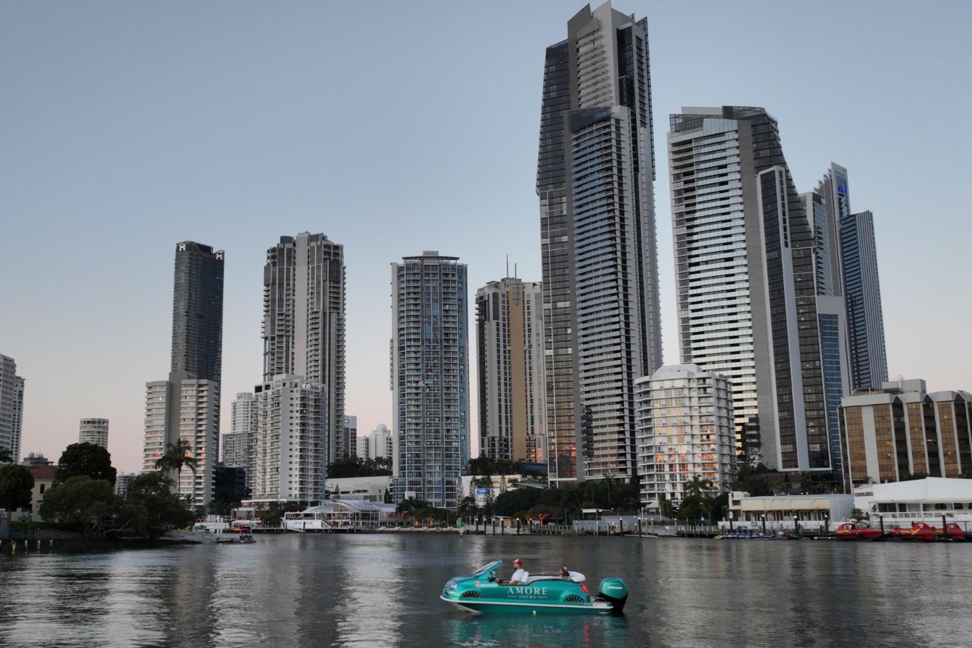 1.5 Hours Dolce Vita Tour (Skippered) in Gold Coast - Thumbnail 4