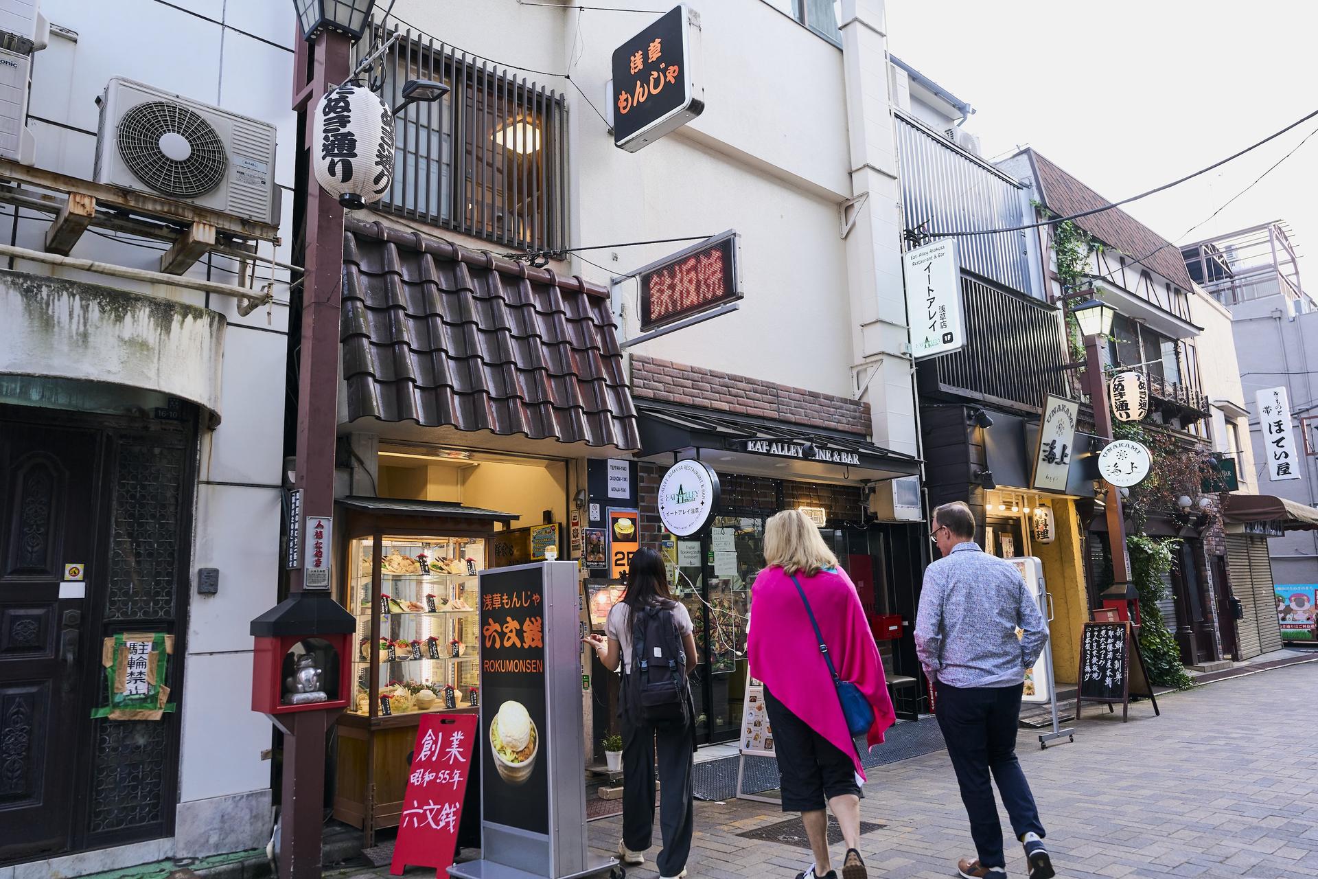 Asakusa: Guided Food Tour with 12 Dishes at 4 Local Eateries - Thumbnail 5
