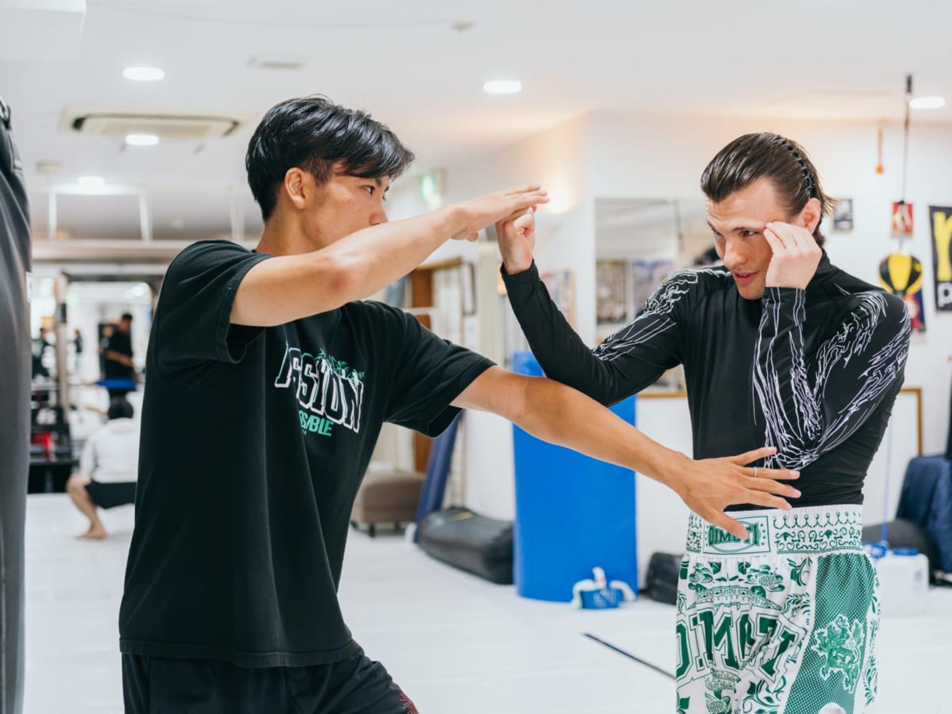 [Experience Tours Osaka]: Kickboxing with Pro Fighters - Thumbnail 13