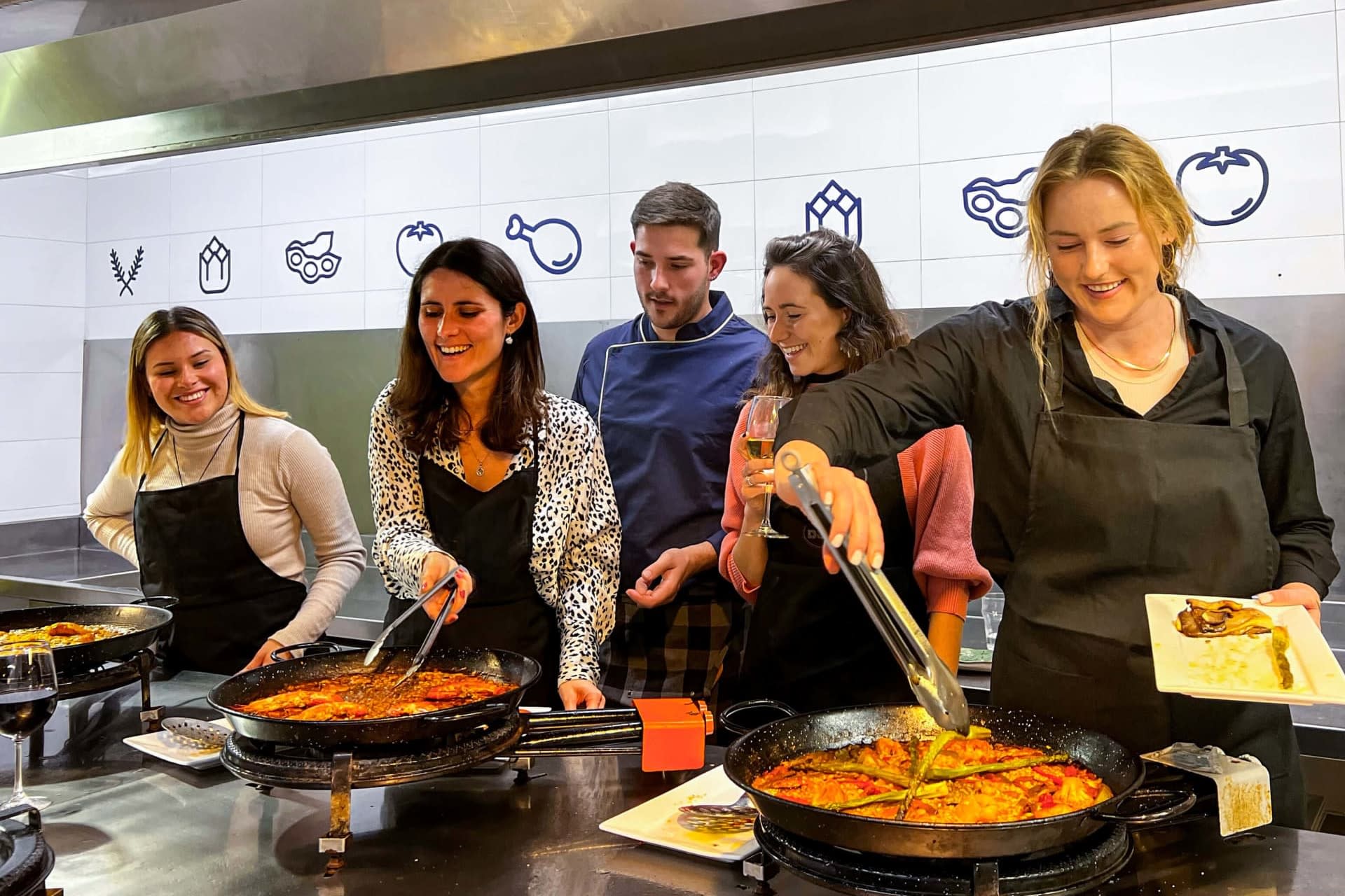 Paella cooking class with optional central market tour in Valencia - Thumbnail 3