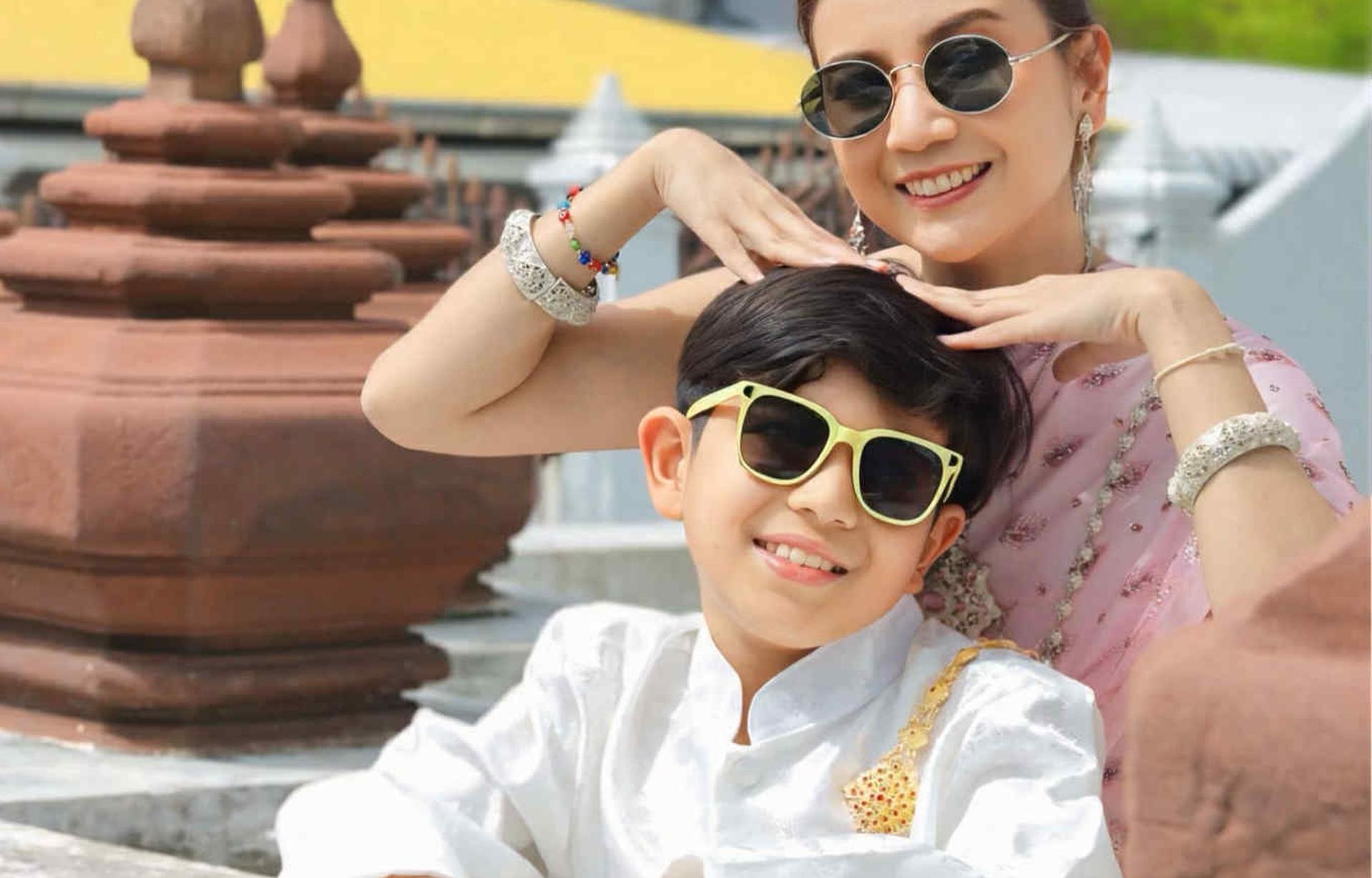 Full Set Thai Costume Rental in Bangkok + Hairdo & Makeup - Thumbnail 6