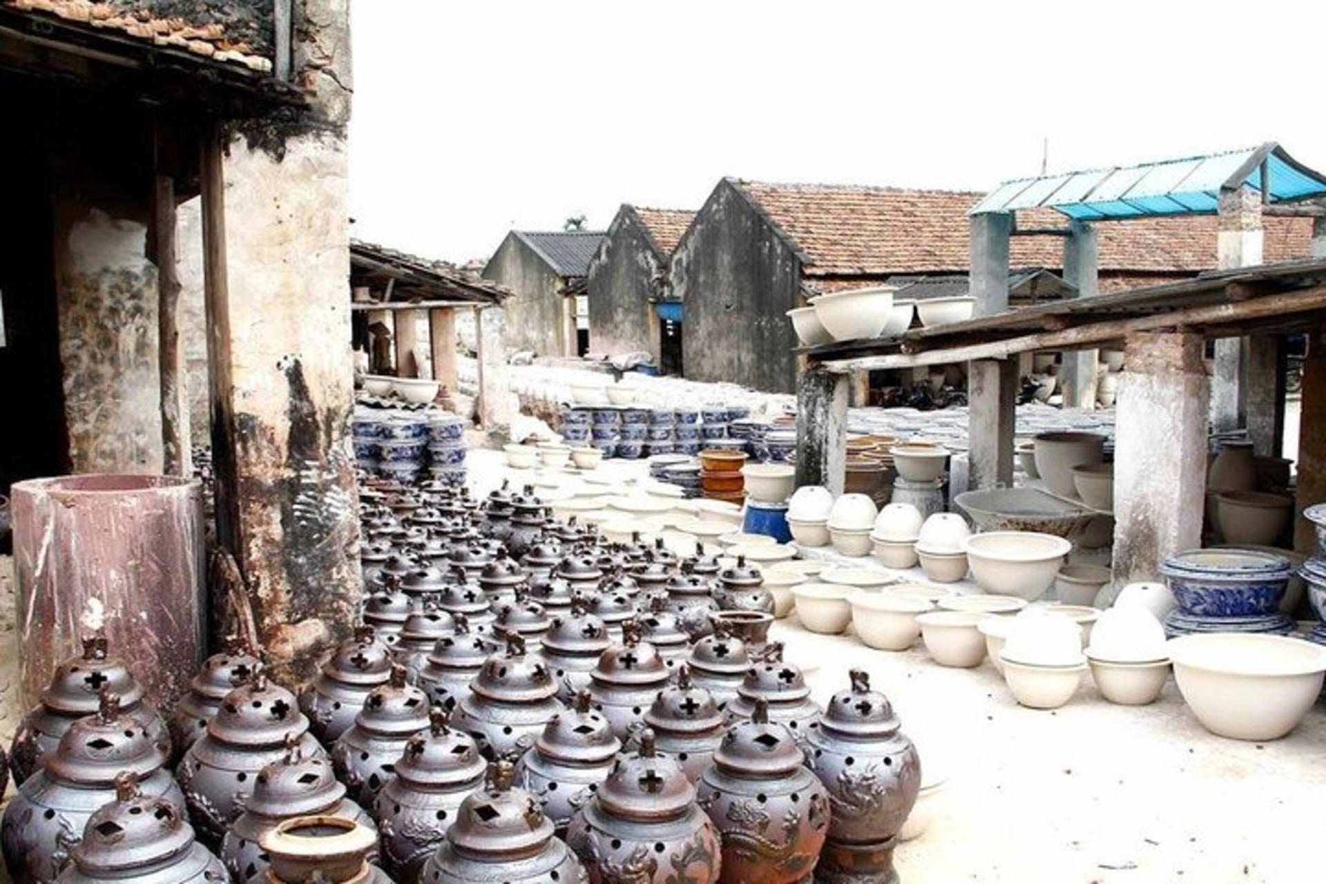 Hanoi Half-Day Jeep Tour to Bat Trang Pottery Village & Workshop - Thumbnail 11