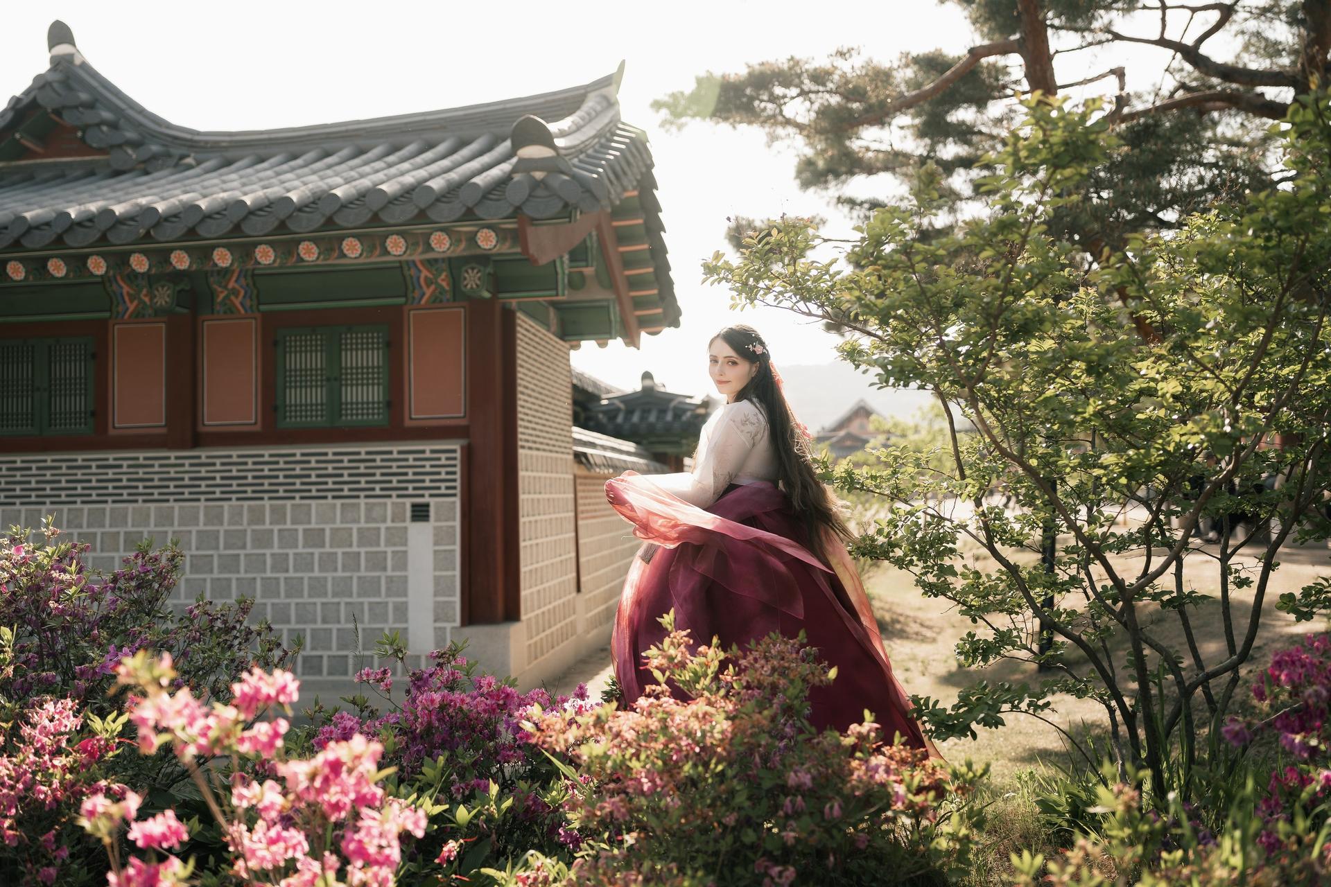 Seoul Private Hanbok Photoshoot at Gyeongbokgung Palace - Thumbnail 35