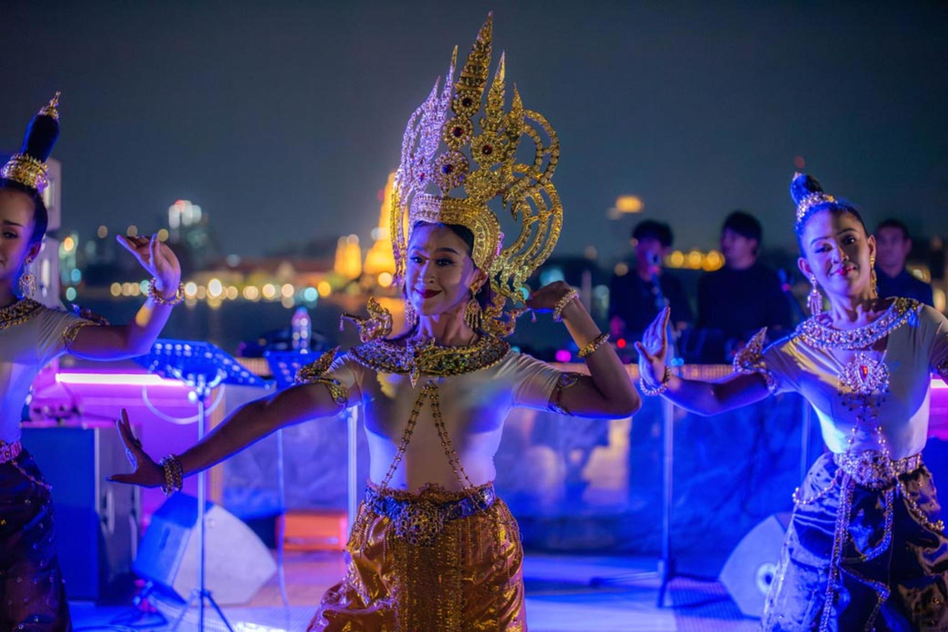 The Newest Luxury 5 Star Bangkok Chaophraya Dinner Cruise - Thumbnail 32