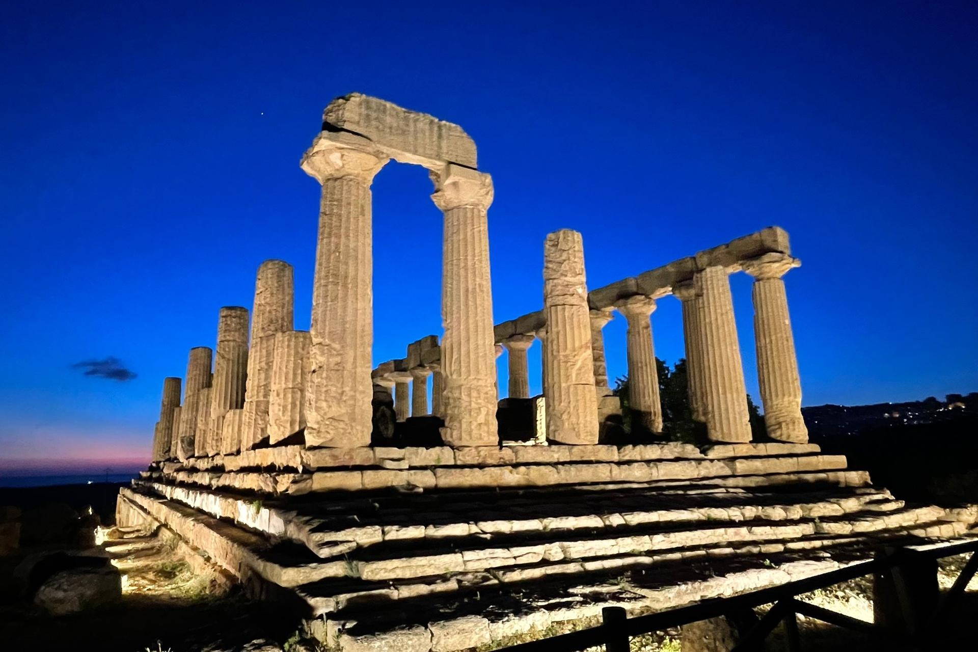 Valley of Temples sunset tour with skip the line ticket in Agrigento - Thumbnail 5
