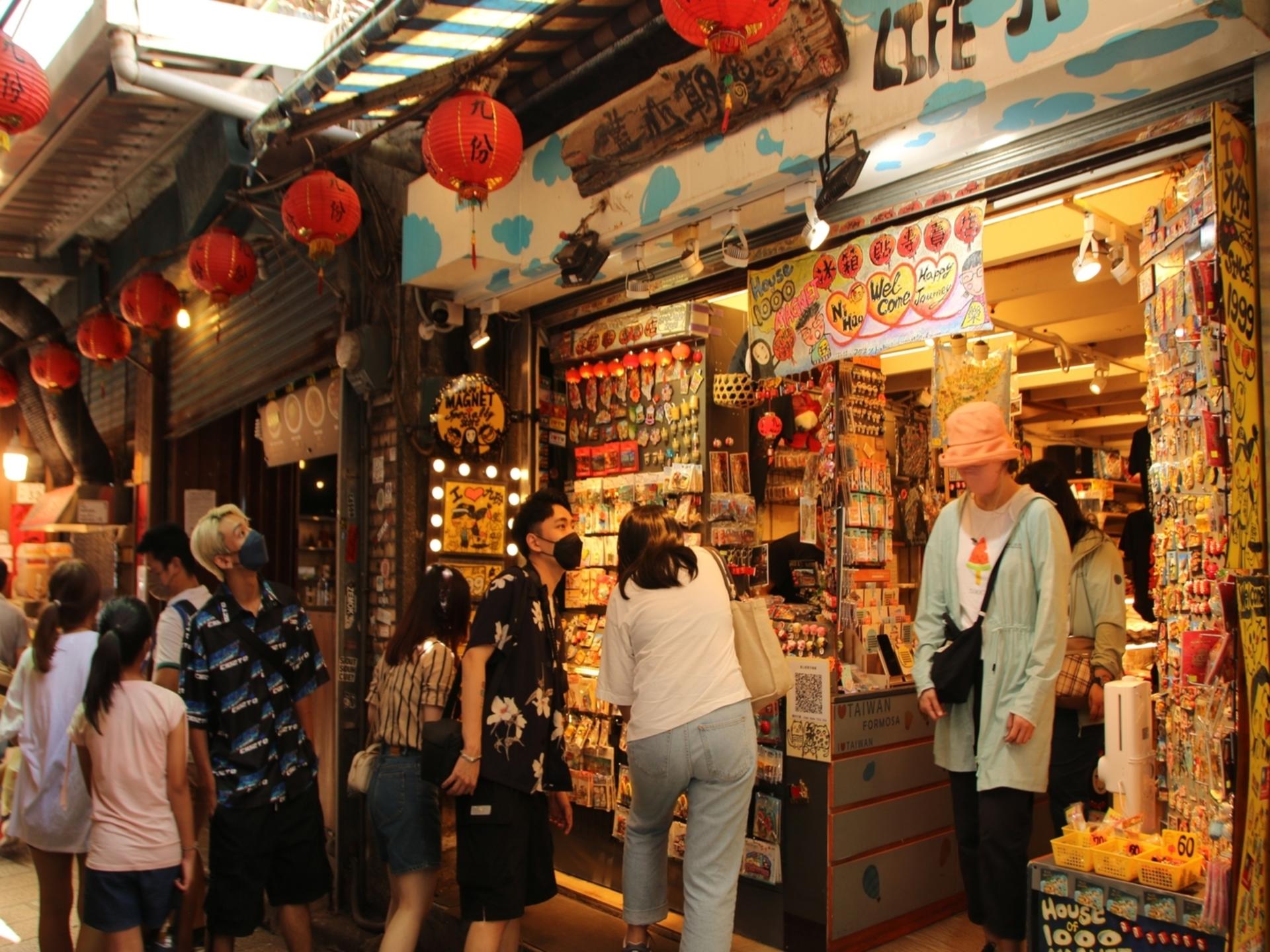Jiufen Half-Day Tour: Golden Waterfall, Bo Shi Mountain, Shuinandong Yin Yang Sea, Jiufen Night View (Taipei Departure/Afternoon Start) - Thumbnail 8