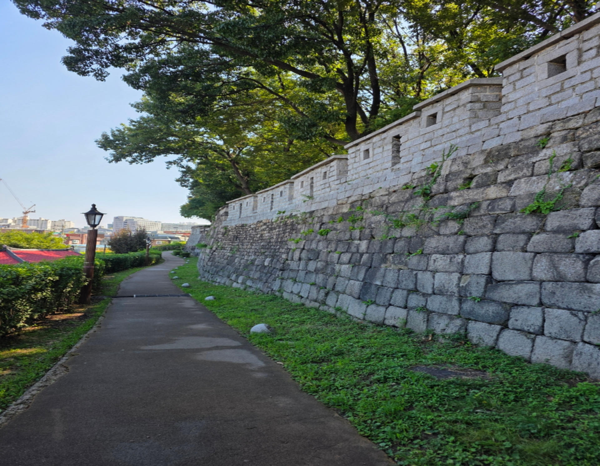 Seoul Walking Tour : Naksan Night views & City Wall Mural Village - Thumbnail 4