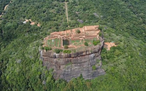 Colombo Sigiriya at Dambulla Day Tour na may Safari