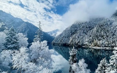 Tur Sehari Penuh Pulang Pergi Kereta Cepat Chengdu-Jiuzhaigou (Opsional: Tur Pribadi Pemandu Berbahasa Inggris)
