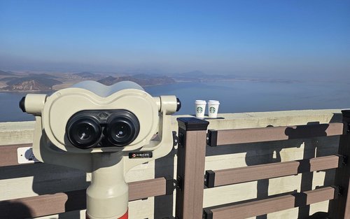 북한 뷰를 감상할 수 있는 스타벅스 DMZ 