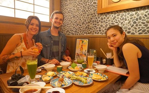 Kyoto Premium Night Foodie Tour in Gion(9+dishes + 3 Sake tastings)