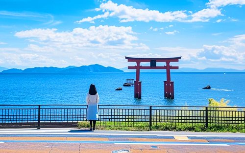 [Shiga Lake Biwa Niche Day Trip] Shirahige Shrine & Observatory or Sanzen-in Temple & Mangetsuji Temple Ukimido & Omihachiman Water Village (Departure from Osaka or Kyoto)